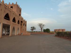 K1024_Hauptgebäude und Baobab