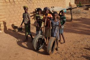 K1024_Kinder mit Pneu