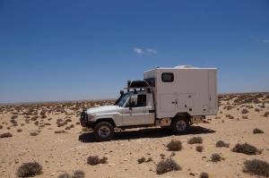 K1600_8b Paul in Steinwüste